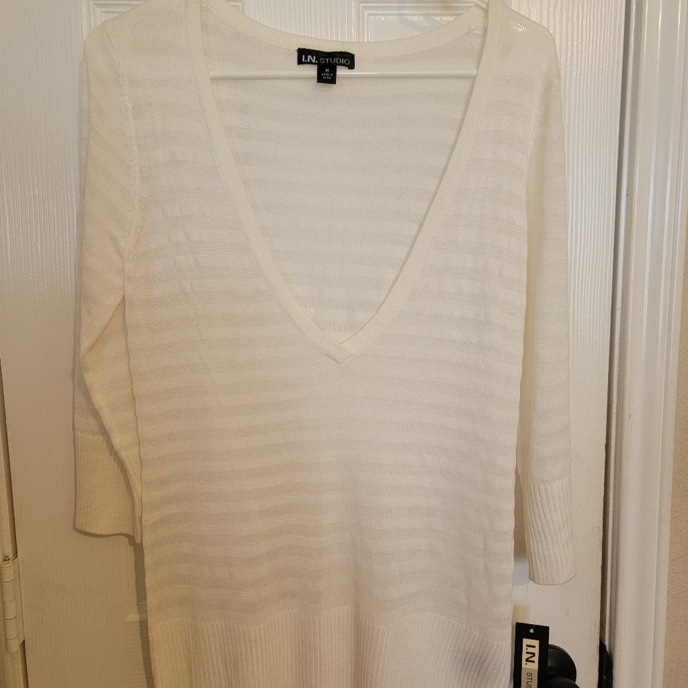 I.N. STUDIO V Neck Pullover sweater, M, Ivory